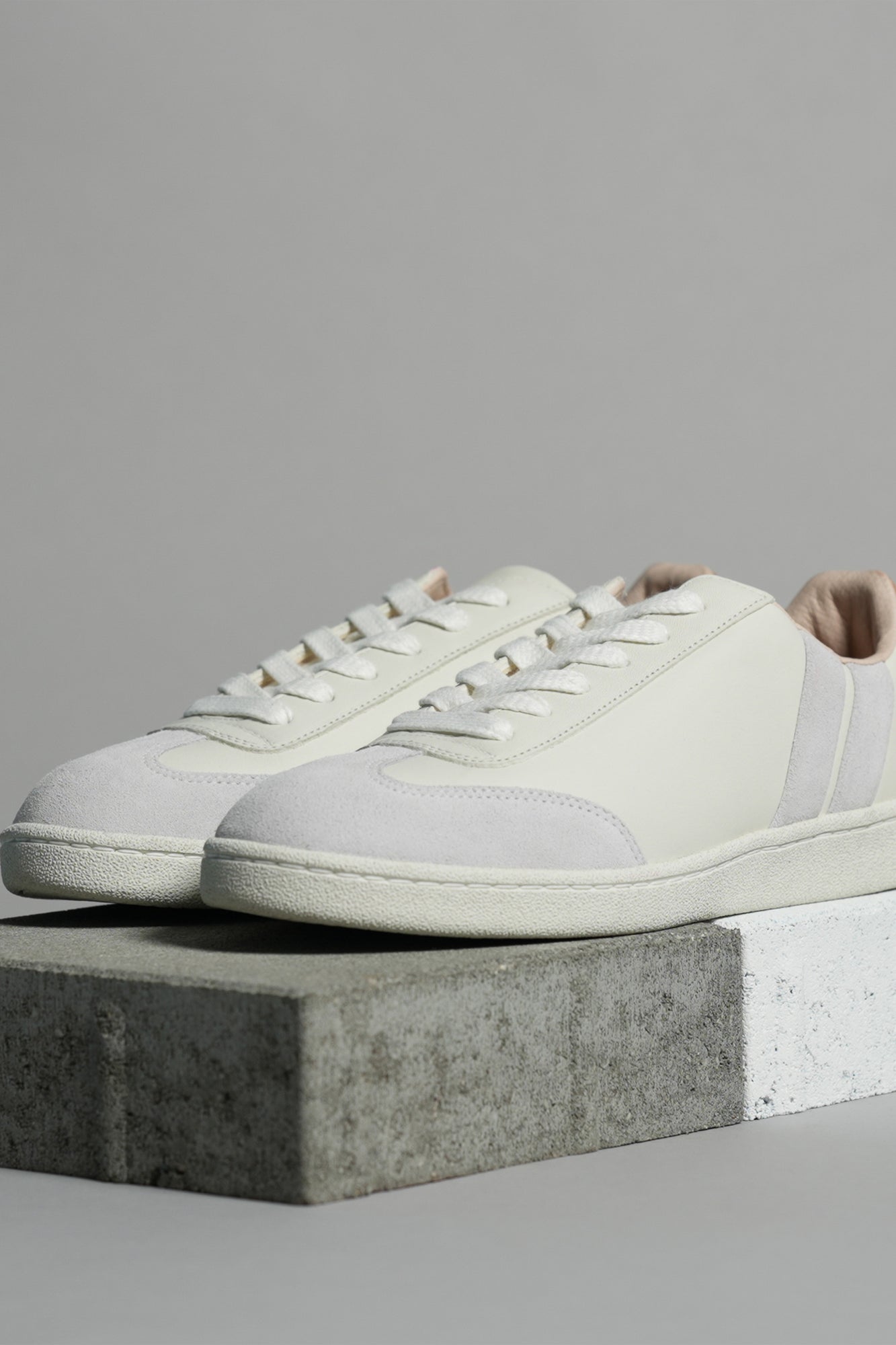 ARTHUN / WHITE