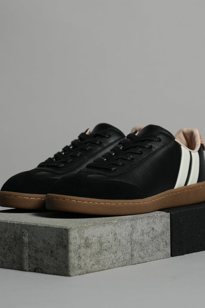 ARTHUN / BLACK